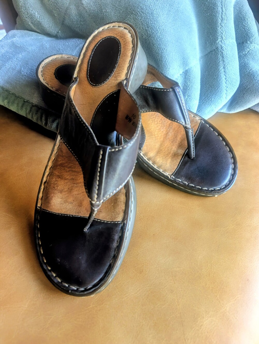 BØRN Thong Sandals - Leather - Wedged Flip Flops - 10 / 42 MW - EVC